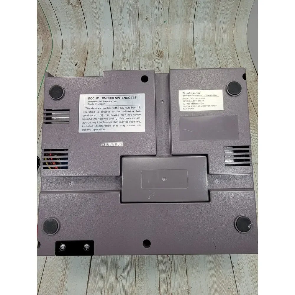 Original Nintendo NES System Console 2 Controllers Hook Ups & AV 3 Free Games